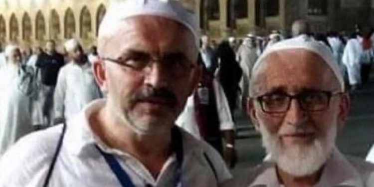 Aşı yaptırmayan okul müdürü ve babası, 5 gün arayla Koronavirüs nedeniyle hayatını kaybetti