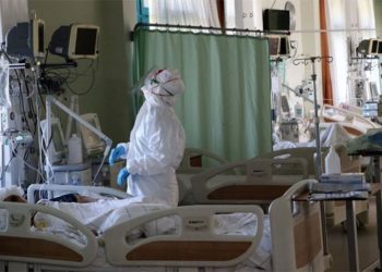 Aşı yaptırmayan okul müdürü ve babası yaşamını yitirdi