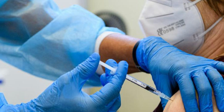 Aşı zorunluluğu tartışması Almanya'yı böldü