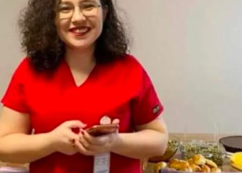 Aşısını yaptırmayan Işıl hemşire Koronavirüs nedeniyle yaşamını yitirdi