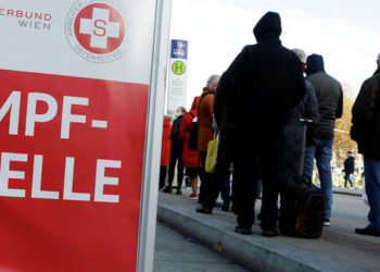 Aşısızları kapatmaktan herkesi kapatmaya geçen Avusturya'da şubattan itibaren aşı zorunlu olacak