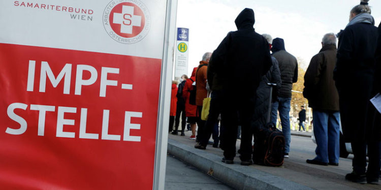 Aşısızları kapatmaktan herkesi kapatmaya geçen Avusturya'da şubattan itibaren aşı zorunlu olacak