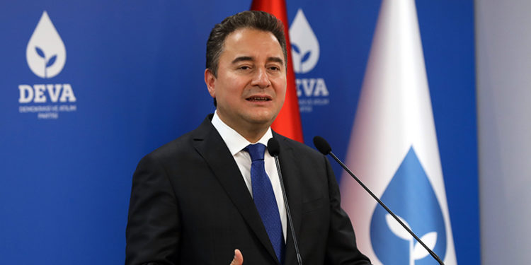 Babacan'dan Erdoğan'a: Koskoca ülkeyi partisinin il teşkilatı sanıyor; yatırım talimatla olmaz, bunu da öğrenmesi gerekecek