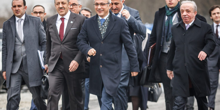 Bakan Elvan: İhracatı desteklemek için yüksek döviz kuru hedeflendiği yorumları doğru değil