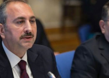 Bakan Gül: Adalet Bakanı’na kimse cübbe giydiremez