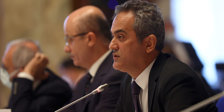 Bakan Özer: En düşük öğretmen maaşı 5 bin 97 TL