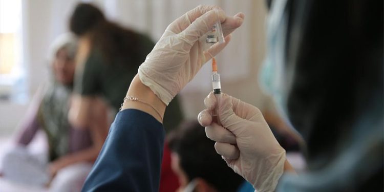 'Bakanlık yükü sağlık personeline bırakıyor'