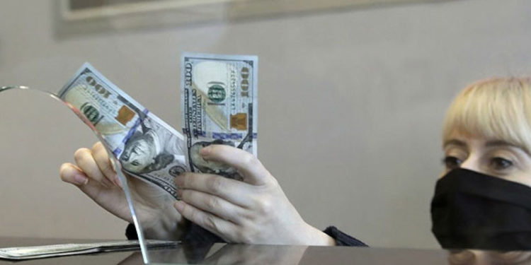 Bakanlıktan döviz işlemlerinde kimlik ibraz zorunluluğunu kaldırma açıklaması: Serbest piyasaya müdahale kesinlikle söz konusu değildir