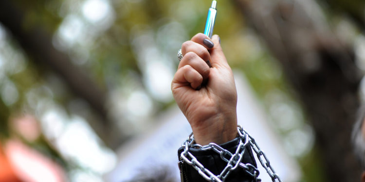 Basın özgürlüğünde 3 ay: 15 gazeteci gözaltına alındı, 48’i saldırıya uğradı, RTÜK muhaliflere ceza yağdırdı