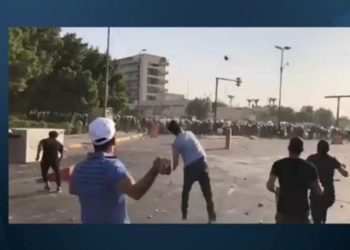 Bağdat'ta protestocular Yeşil Bölge'nin kapılarını zorluyor: 125 yaralı