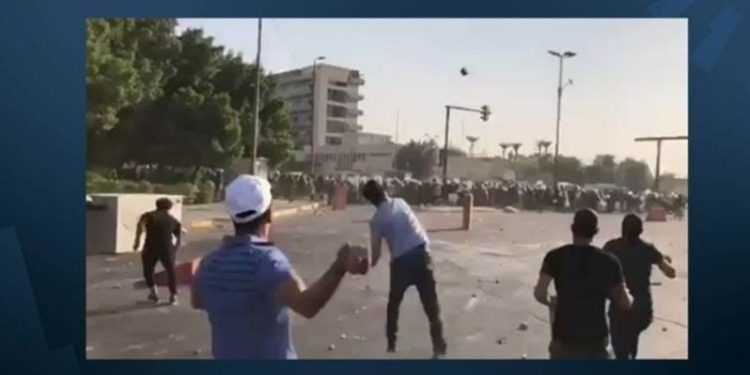 Bağdat'ta protestocular Yeşil Bölge'nin kapılarını zorluyor: 125 yaralı