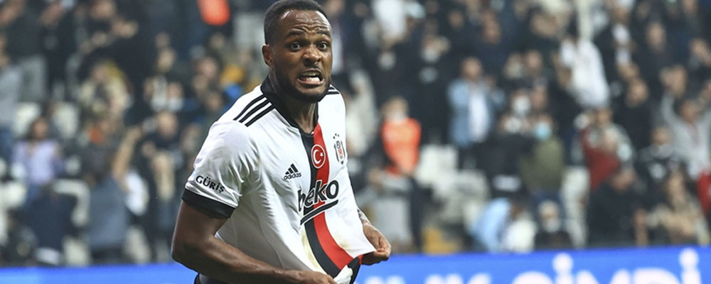 Beşiktaş'ın golcüsü Larin'den milli takımda 2 gol