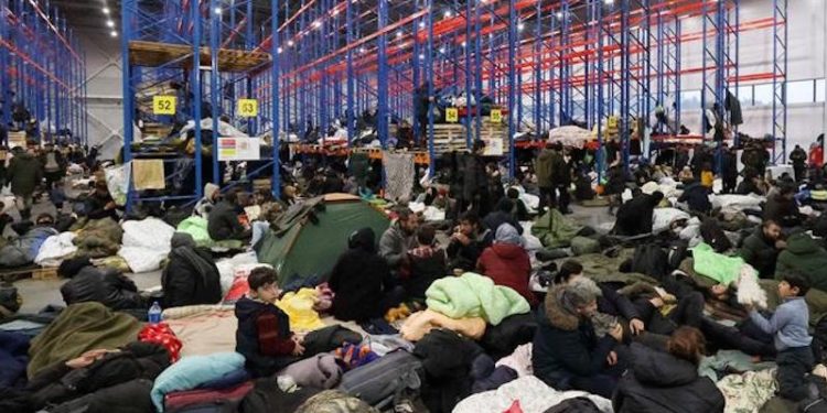 Belarus-Polonya sınırında göçmenlerin sınırın açılması talebiyle bekleyişi sürüyor