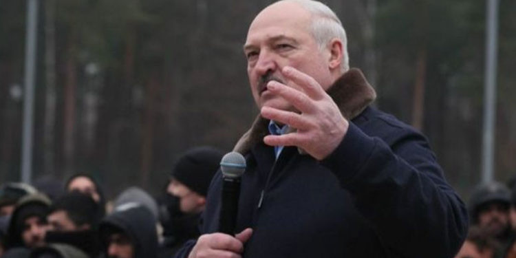 Belarus lideri Lukaşenko'dan Polonya sınırındaki göçmenlere: Batı'ya gitmek istiyorsanız, sizi tutmayız