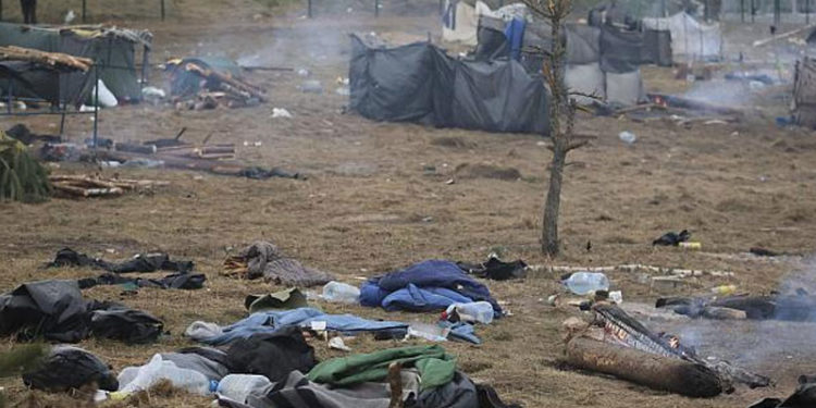 Belarus ve Polonyalı yetkililer, sınırdaki sığınmacı kampının boşaltıldığını doğruladı