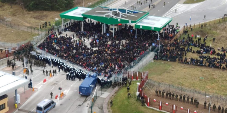 Belarus'ta 3 bin 500 göçmen Polonya sınırında toplandı