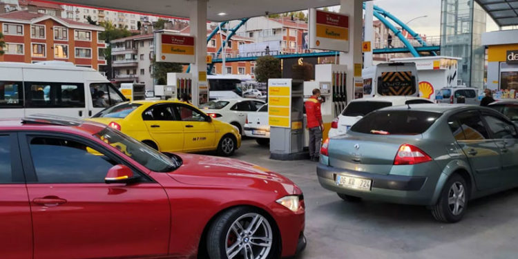 Benzin ve motorin fiyatı 10 liranın üzerine çıkıyor