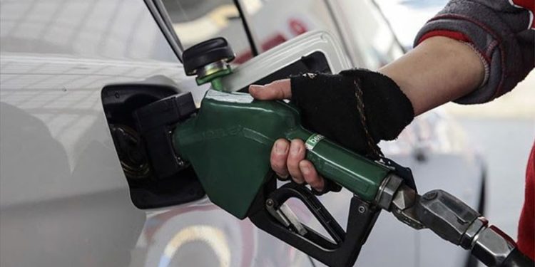 Benzin ve motorine büyük zam