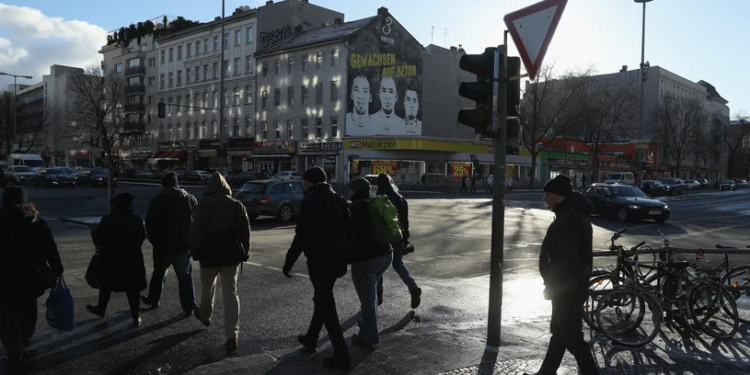 Berlin, Covid aşısı yaptırmayanlar için yeni kısıtlamaları devreye soktu