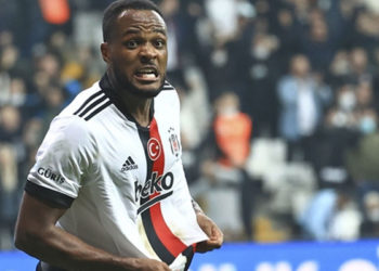 Beşiktaş'ın golcüsü Larin'den milli takımda 2 gol