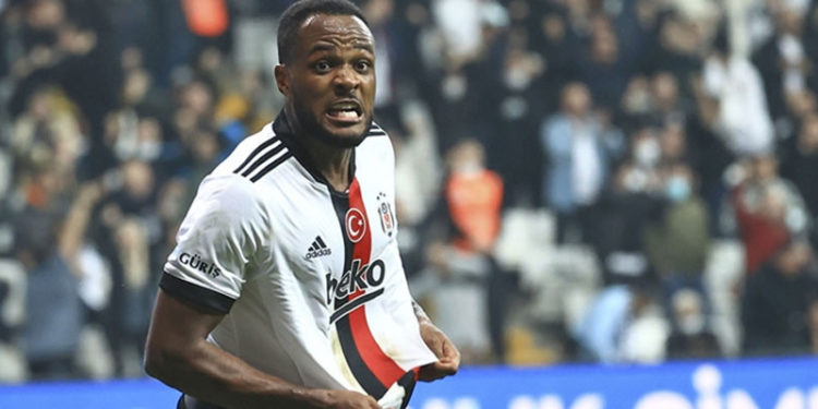 Beşiktaş'ın golcüsü Larin'den milli takımda 2 gol