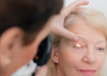 Bilim Kurulu Üyesi Prof. Şener'den Covid-19 hastalarına görme kaybı uyarısı