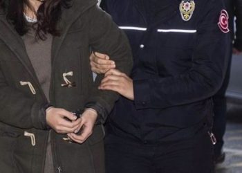 Bingöl'de ev baskınında gözaltına alınan Sarılmaz başka kente götürülüyor