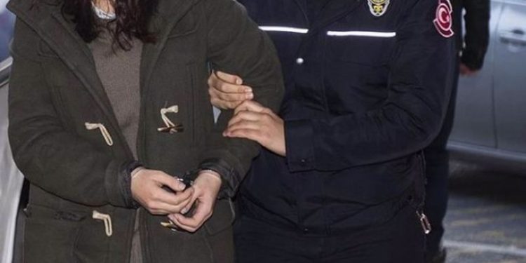 Bingöl'de ev baskınında gözaltına alınan Sarılmaz başka kente götürülüyor