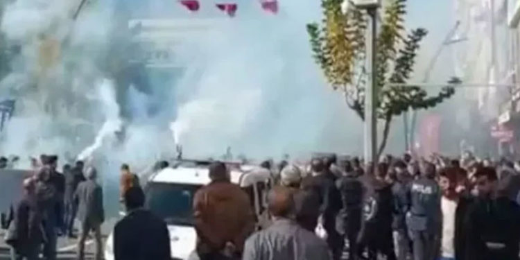 Bingöl’de Akşener’e tepkiye polisten gaz bombalı saldırı