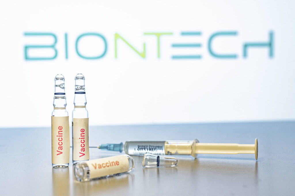 BioNTech: Omicron varyantı için yeni aşı geliştirecek