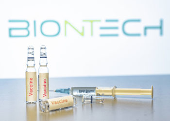 BioNTech: Omicron varyantı için yeni aşı geliştirecek
