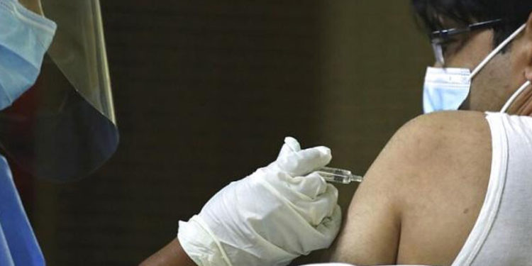 Birleşik Arap Emirlikleri'nde nüfusun tamamı Covid-19'a karşı aşılandı