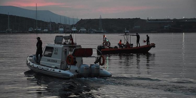 Bodrum açıklarında göçmen teknesi battı