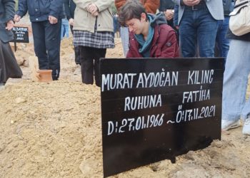 Boyacılık yaparak geçiniyordu: Koronavirüse yenilen KHK’lı öğretmen toprağa verildi