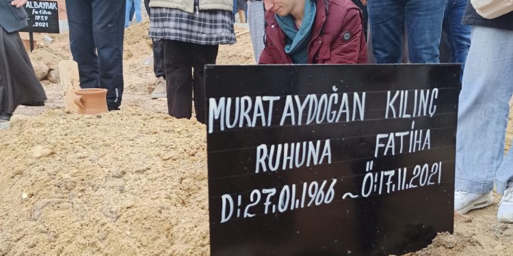 Boyacılık yaparak geçiniyordu: Koronavirüse yenilen KHK’lı öğretmen toprağa verildi