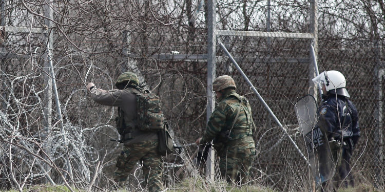 Bulgaristan göçmenleri engellemek için Türkiye sınırına asker gönderdi