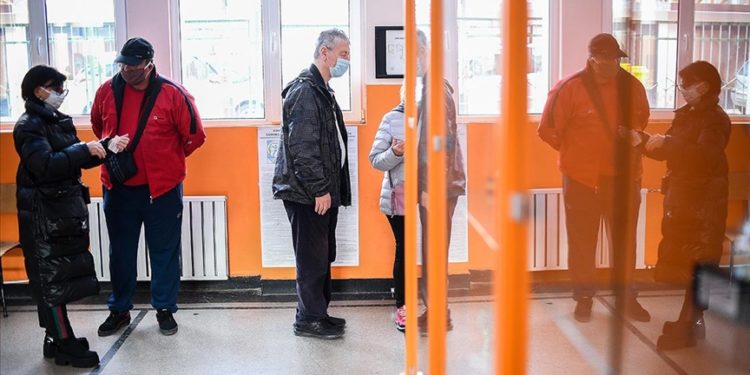 Bulgaristan'da cumhurbaşkanlığı seçiminin ikinci turu başladı; Türkiye'de de sandıklar kuruldu