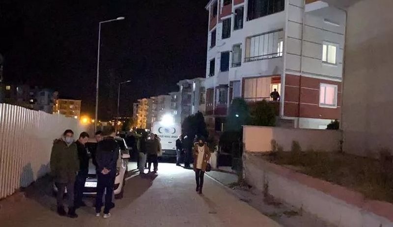 Bunalımda olan genç, anne ve babasını öldürdükten sonra kendi yaşamına son verdi