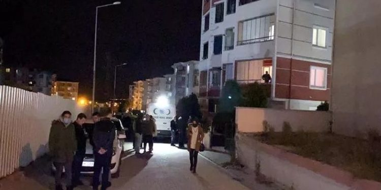 Bunalımda olan genç, anne ve babasını öldürdükten sonra kendi yaşamına son verdi