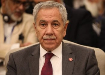 B&uuml;lent Arın&ccedil;: Birileri cebime ayda 10 bin dolar koymuyor