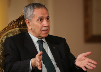 Bülent Arınç: Erdoğan’a rakip olmayacağım dedim, beni fazla zorlamasınlar