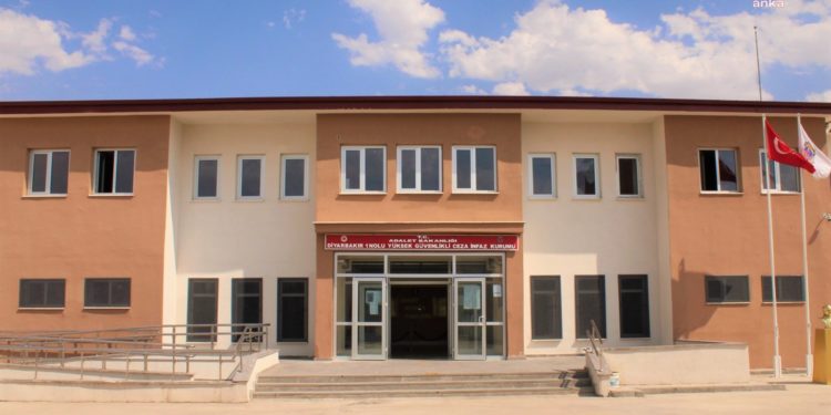 CHP'li Tanrıkulu cezaevinden gelen mektubu paylaştı: Cezaevi berberi pandemi gerekçesiyle kapatıldı