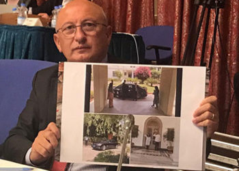 CHP'li Çakırözer "büyükelçi" görüntülerini paylaştı: Kurtlar Vadisi müziğiyle elçiliğe giriş yapan, çalışanlarına selam durduranlar var