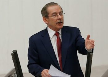 CHP'li Şener: Garantili projeler memleketi soyuyor