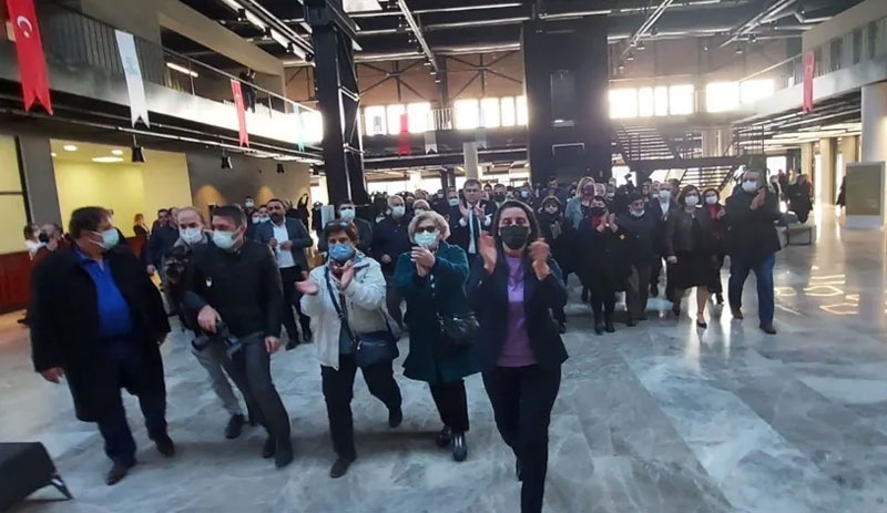 CHP'liler Kılıçdaroğlu'na hakaret eden AKP'li meclis üyesini protesto etti