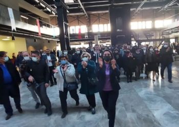 CHP'liler Kılıçdaroğlu'na hakaret eden AKP'li meclis üyesini protesto etti