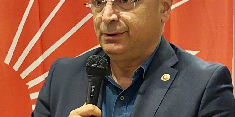 CHP’li Turan Aydoğan KHK’lı buluşmasında konuştu: ‘Zulmün olduğu yerde tarafsızlık namussuzluktur’