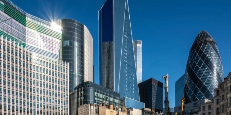 COP26: İngiltere'de şirketlerden 'net sıfır' karbon emisyonu hedefine nasıl ulaşacaklarını açıklamaları istenecek