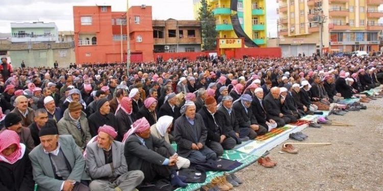 Cami dışında kılınan namaz suç sayıldı