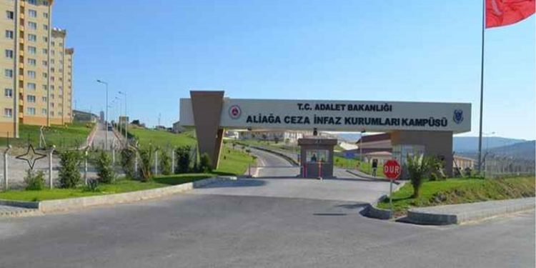 Cezaevinde tutuklu bulunan kadına, istihbarat polislerinden 'avukatın geldi' ziyareti
